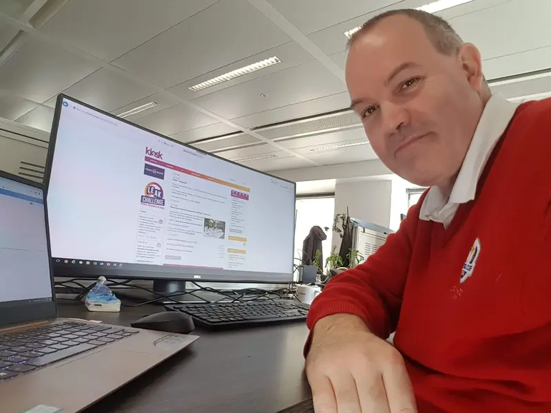 Jean-Baptiste Erceau à son poste de travail, en mission à Bruxelles